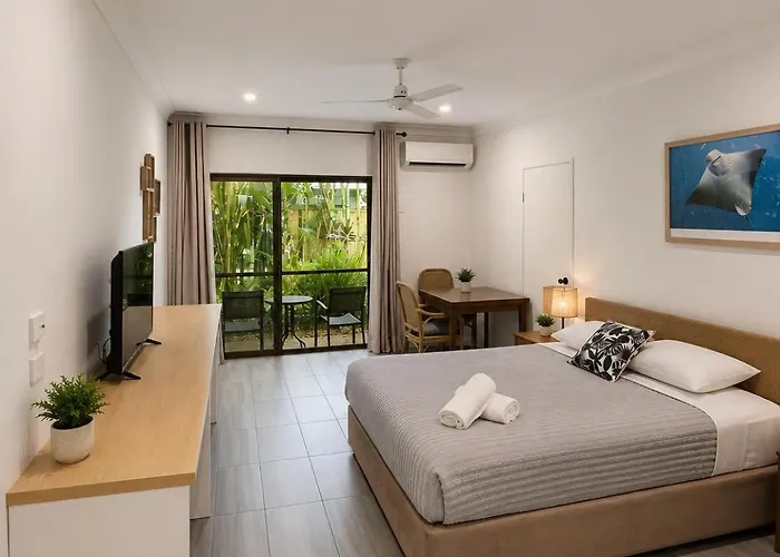 Hotel near College: Birch Resort Port Douglas